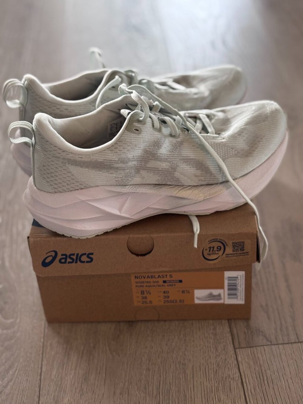 ASICS Novablast 5 Running Shoes White Fawn Size 8.5 Women's